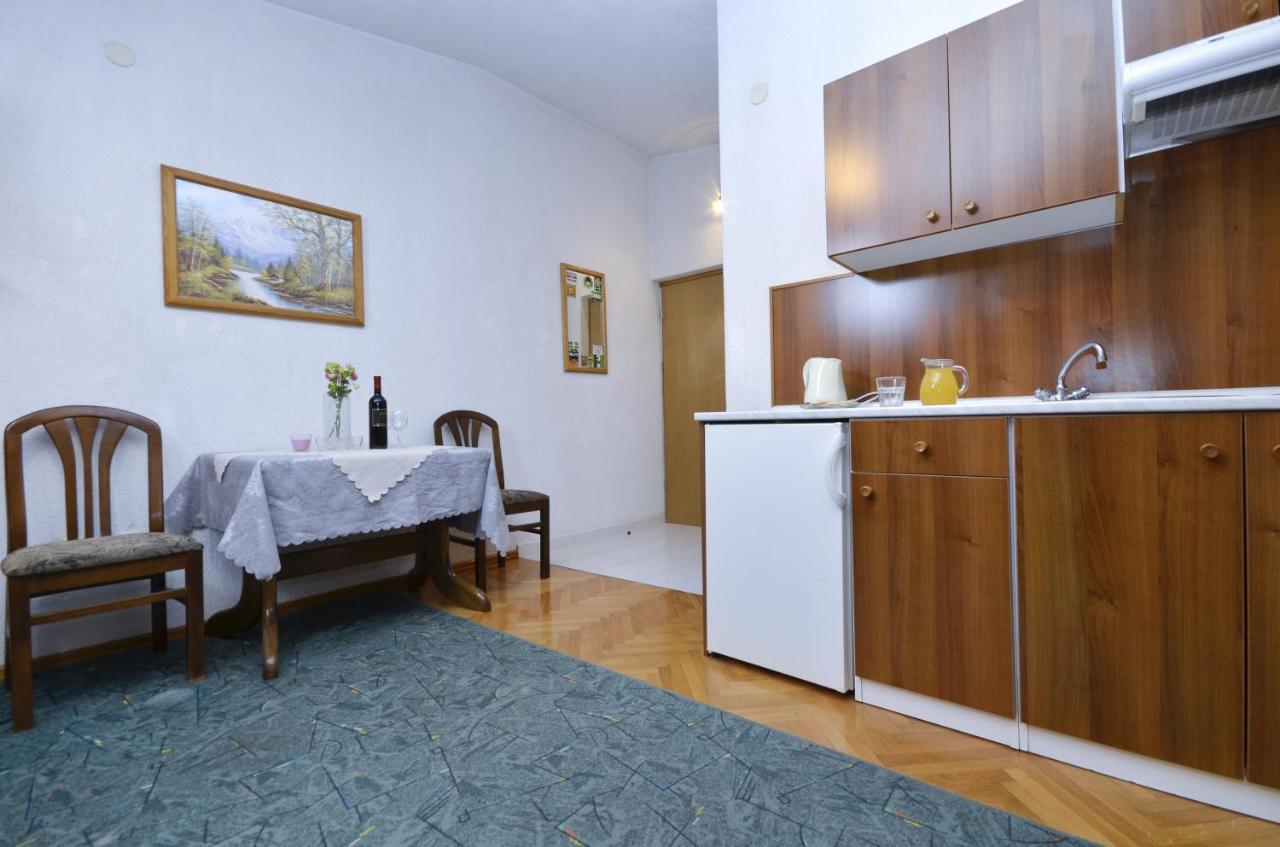 Family Friendly Apartments With A Swimming Pool Baska Voda, Makarska - 12442 Dış mekan fotoğraf