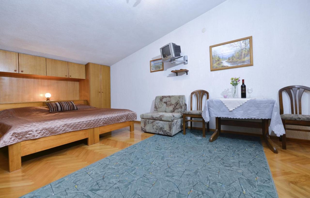 Family Friendly Apartments With A Swimming Pool Baska Voda, Makarska - 12442 Dış mekan fotoğraf