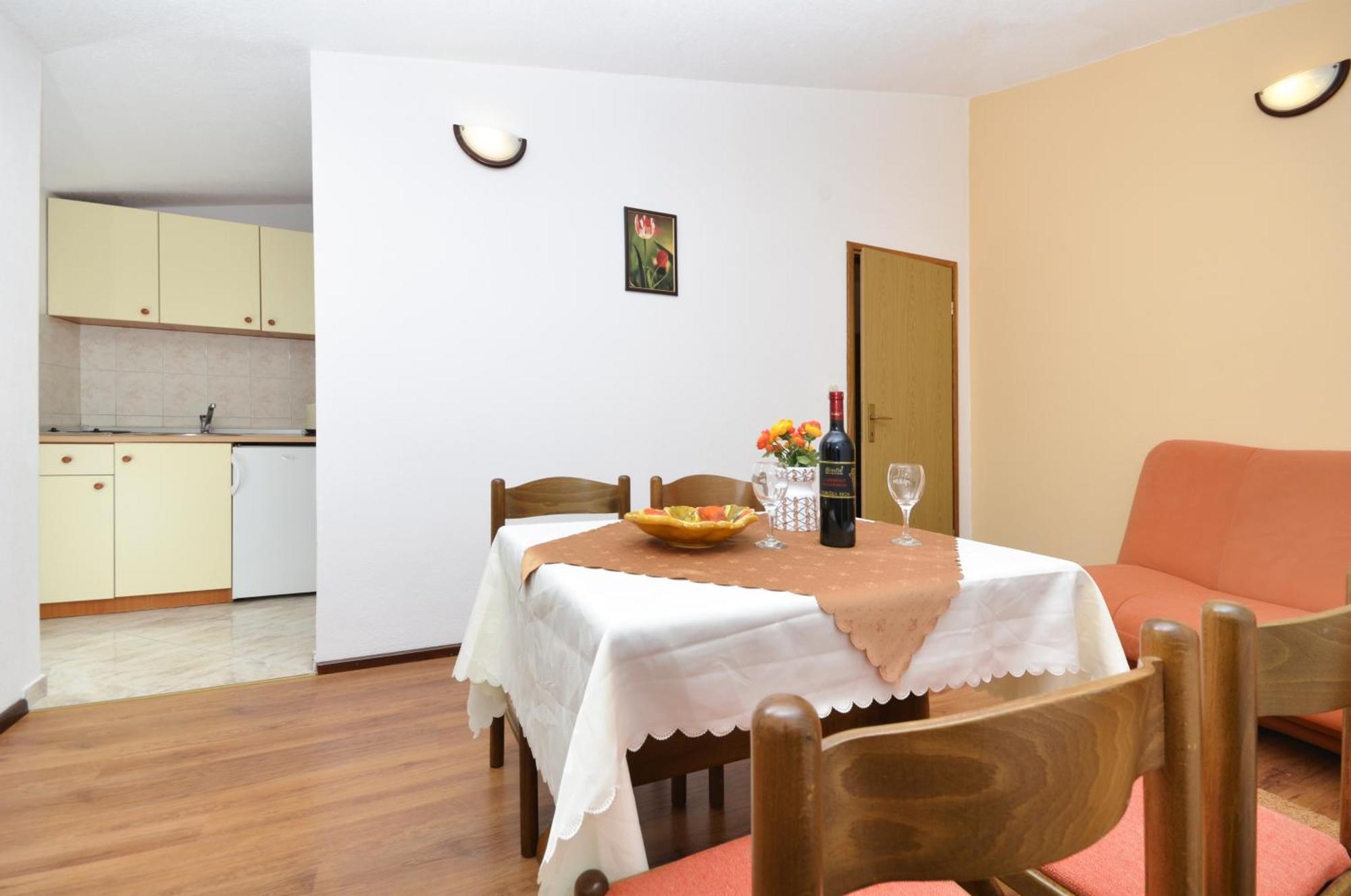 Family Friendly Apartments With A Swimming Pool Baska Voda, Makarska - 12442 Oda fotoğraf