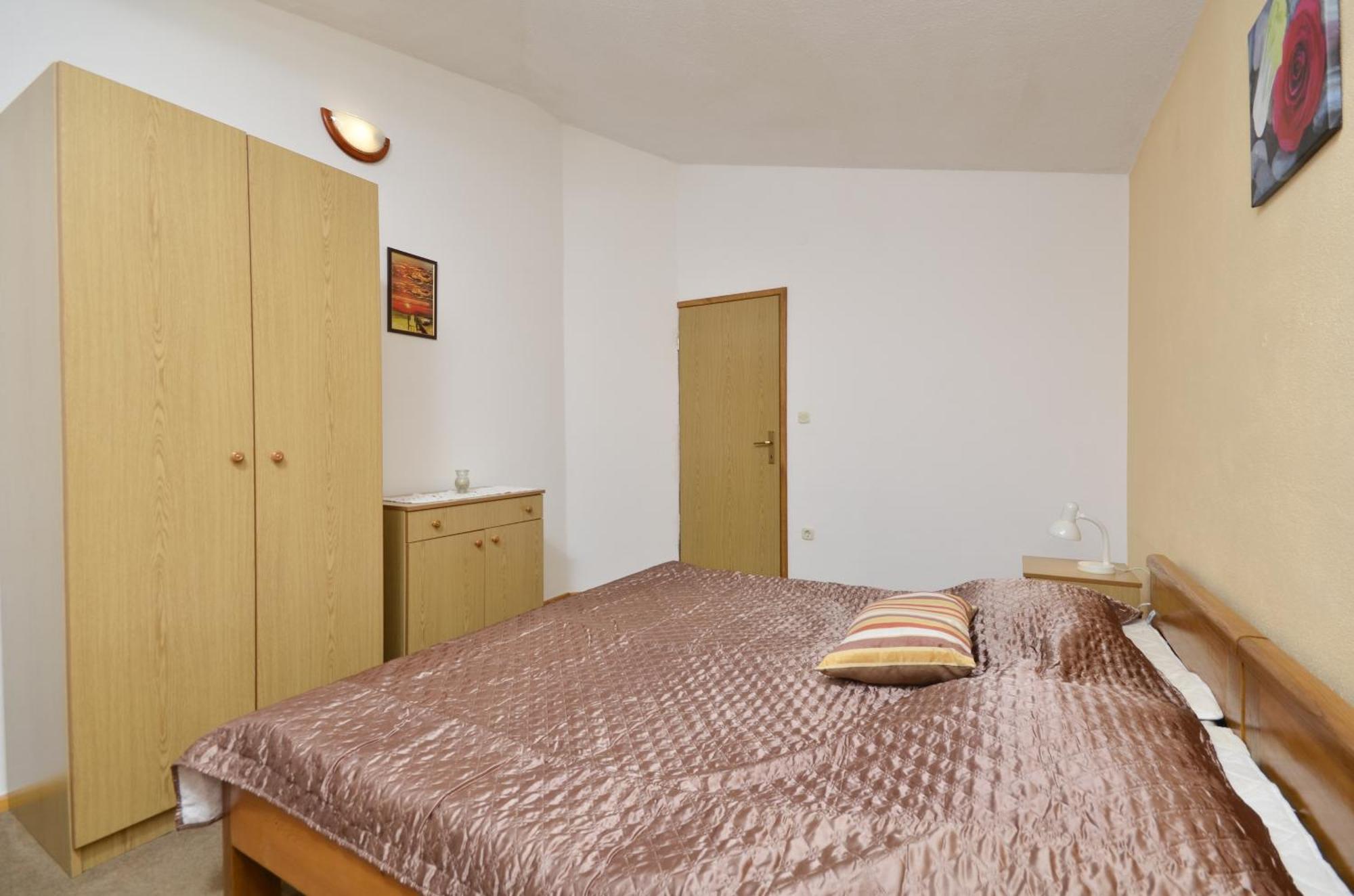 Family Friendly Apartments With A Swimming Pool Baska Voda, Makarska - 12442 Oda fotoğraf