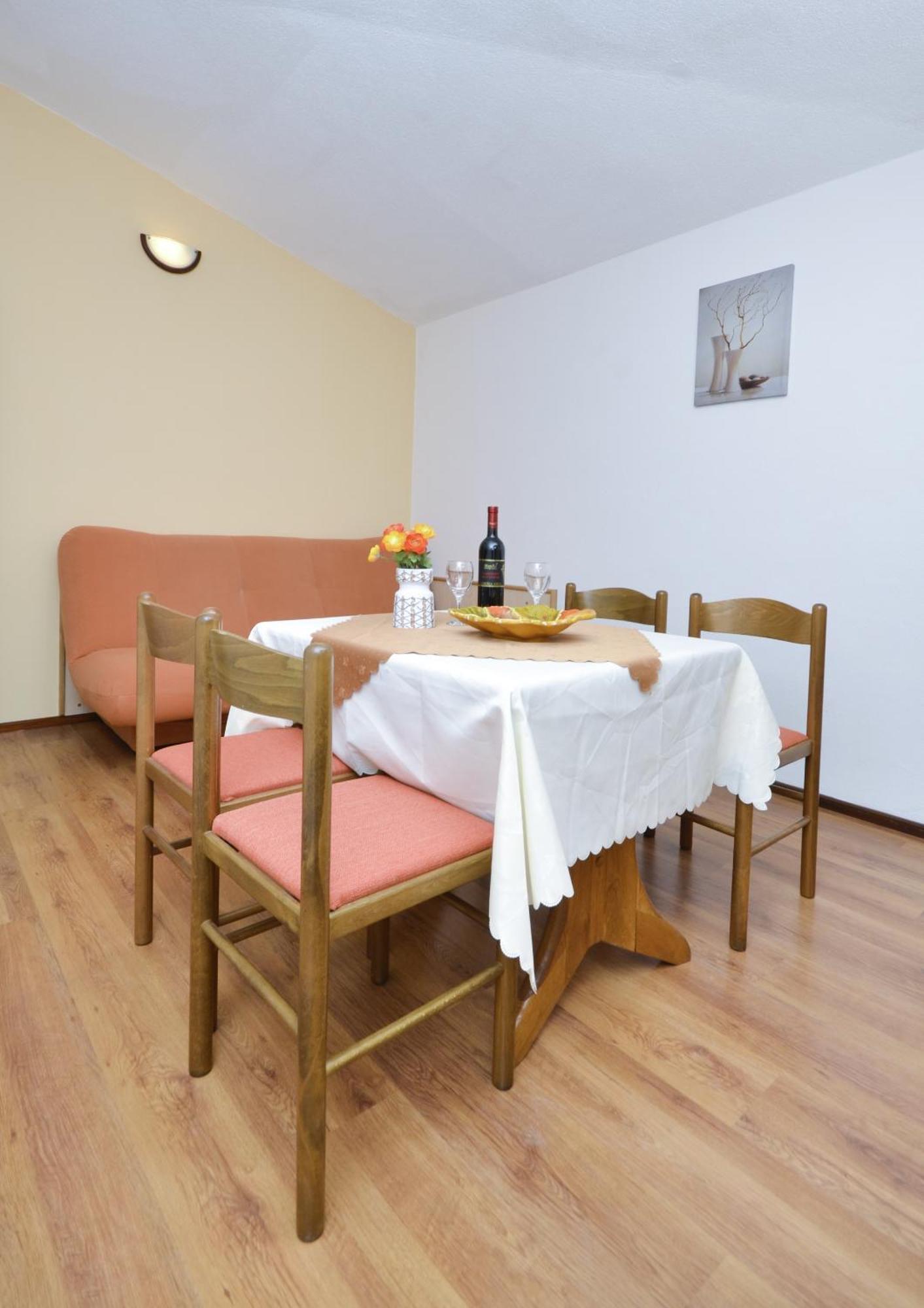 Family Friendly Apartments With A Swimming Pool Baska Voda, Makarska - 12442 Oda fotoğraf